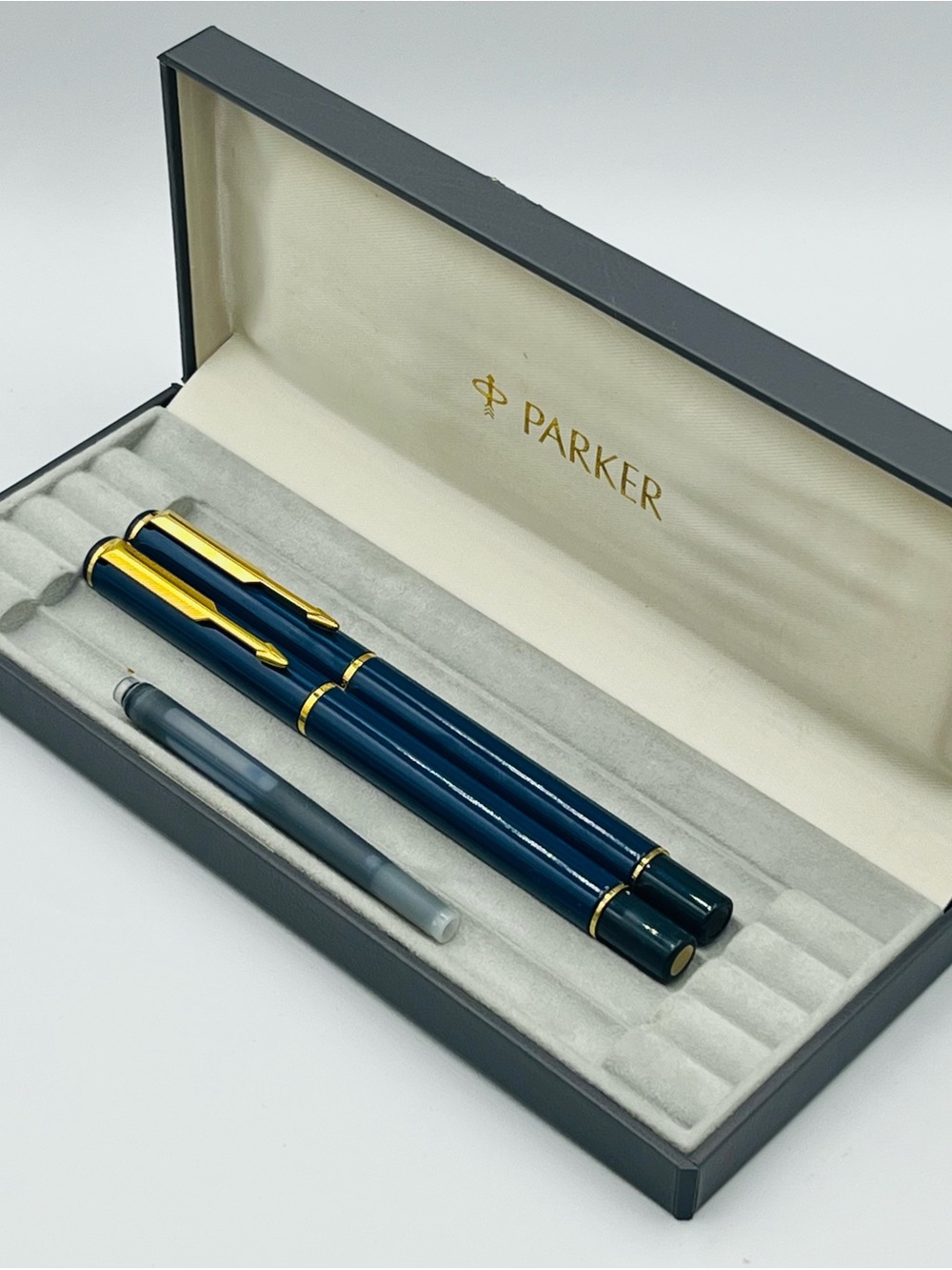 Parker Deep Blue Fountain Pen with Gold Trim